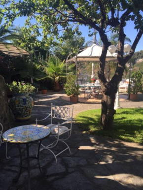 Luxury Villa with Garden